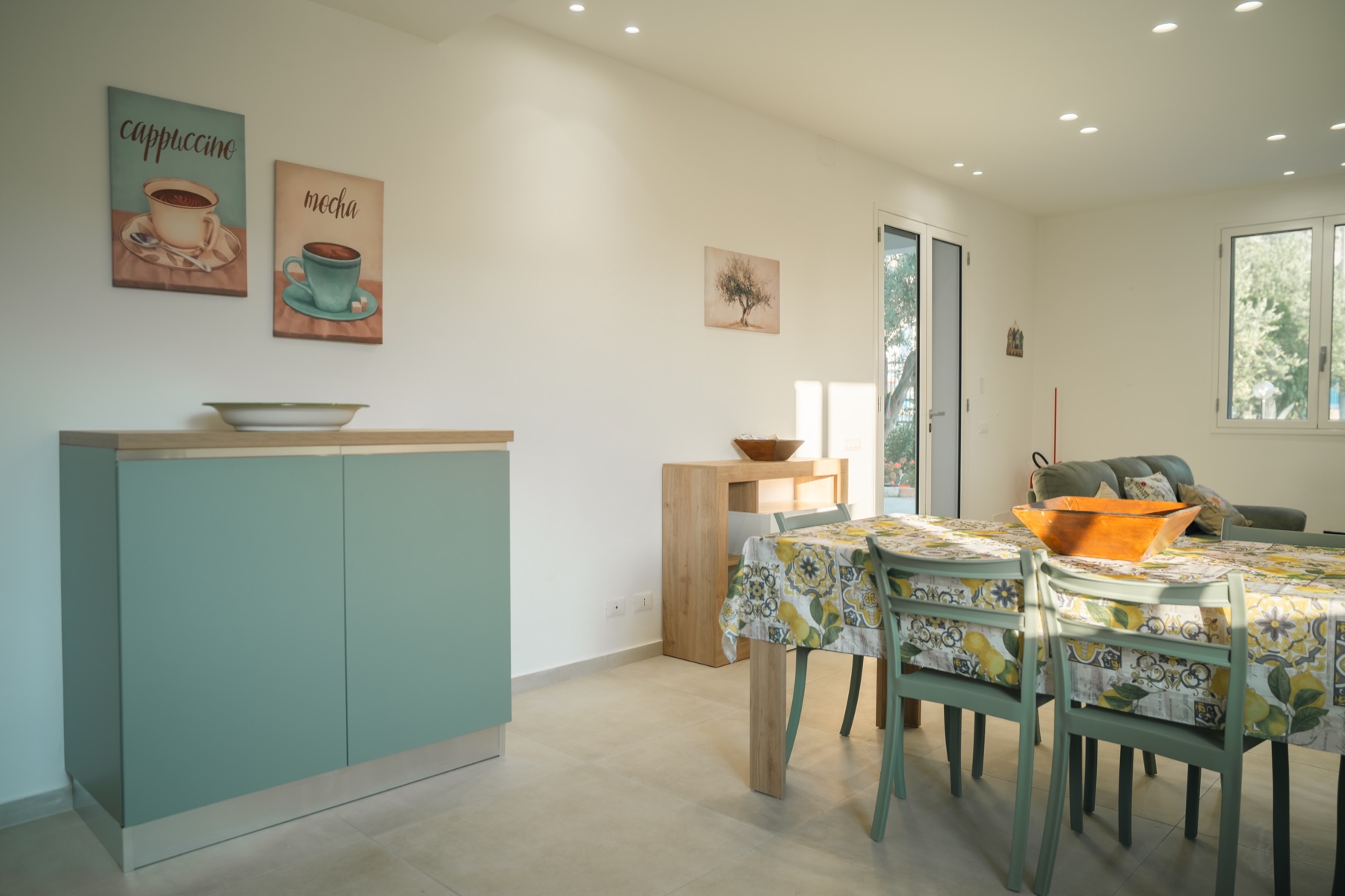 Credenza e zona pranzo della Dimora Verde