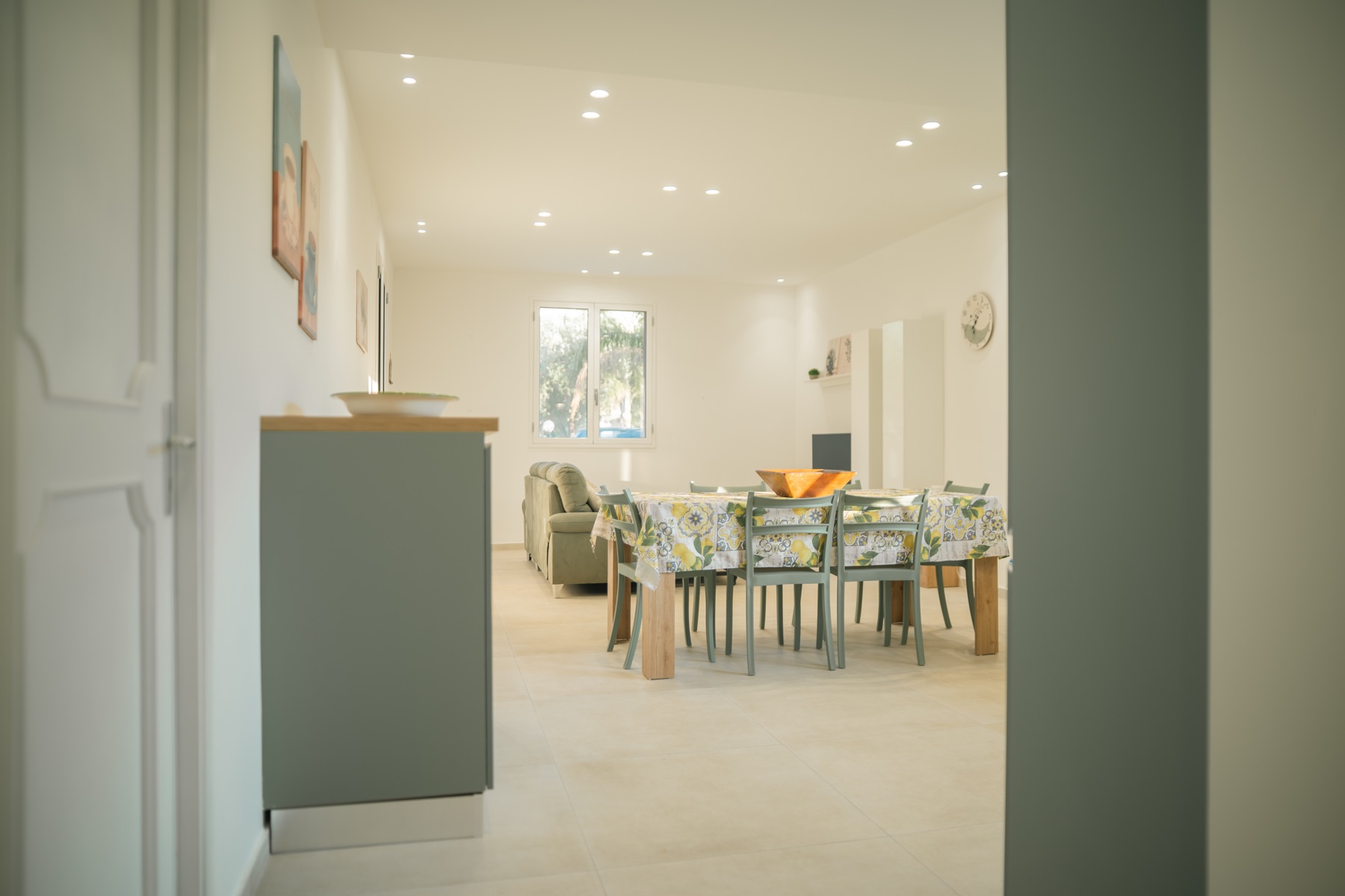 Ingresso alla zona soggiorno e cucina della Dimora Verde